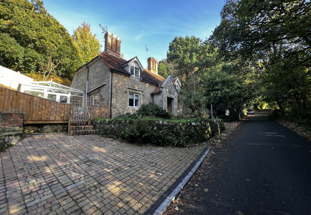 Cottage in Shanklin - 2 Apse Castle Cottage, The Isle of Wight.