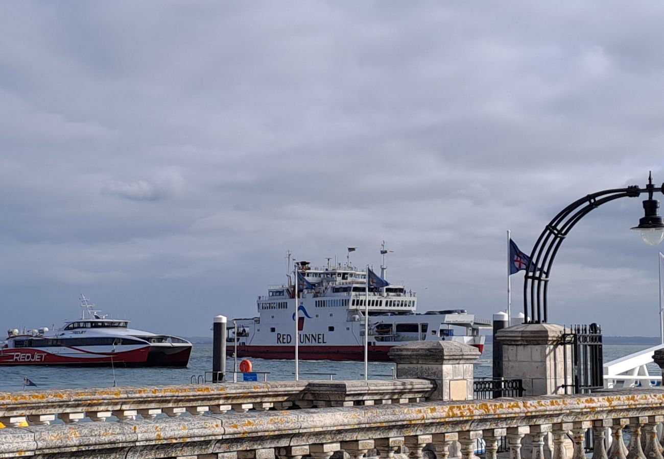 Cottage in Cowes - Bell Cottage, The Isle of Wight.