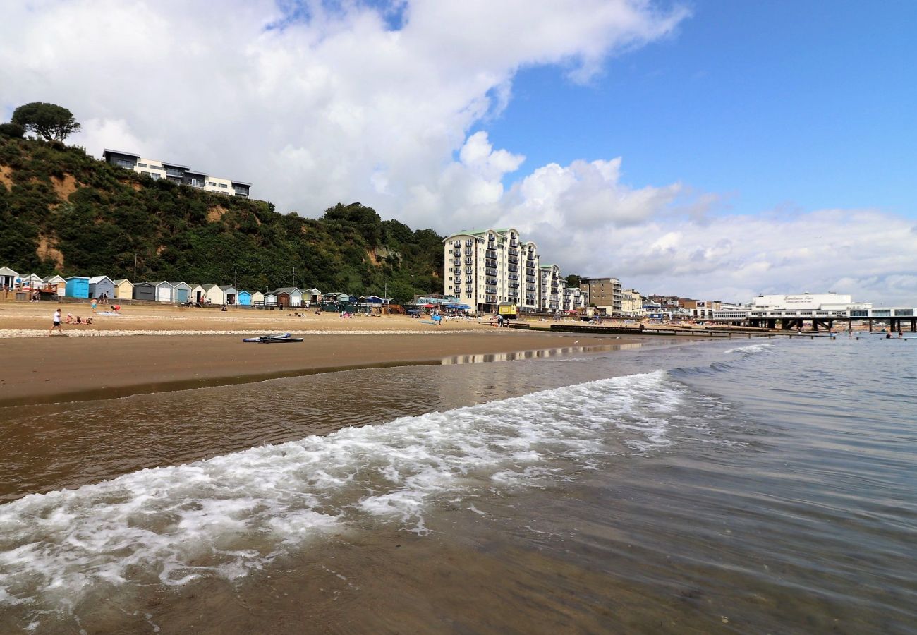 Apartment in Sandown - The Beach Retreat, The Isle of Wight. 