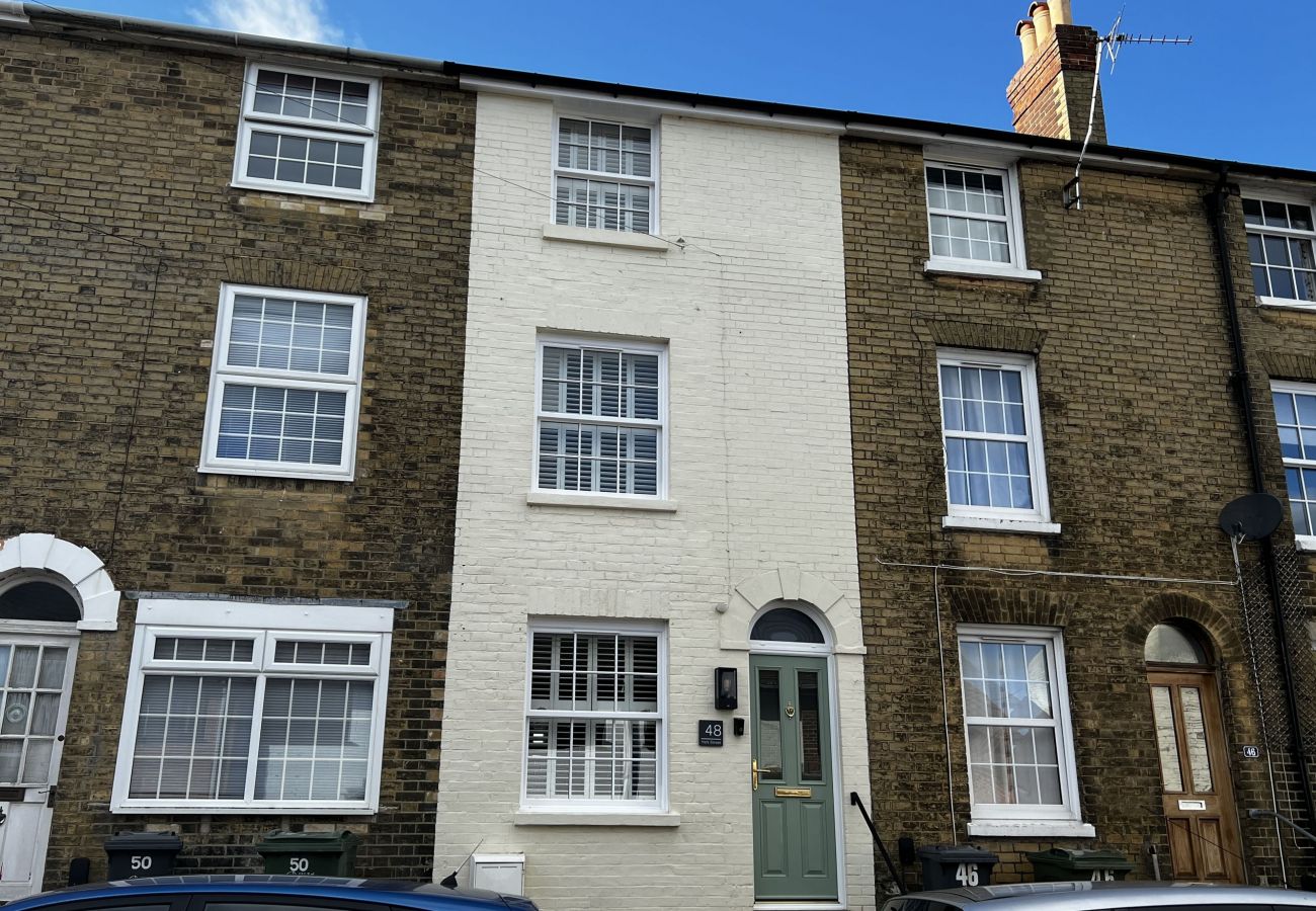 House in Cowes - York Street, The Isle of Wight. 