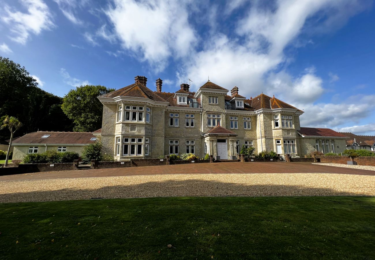 Apartment in Shanklin - 6 Shanklin Manor, The Isle of Wight.