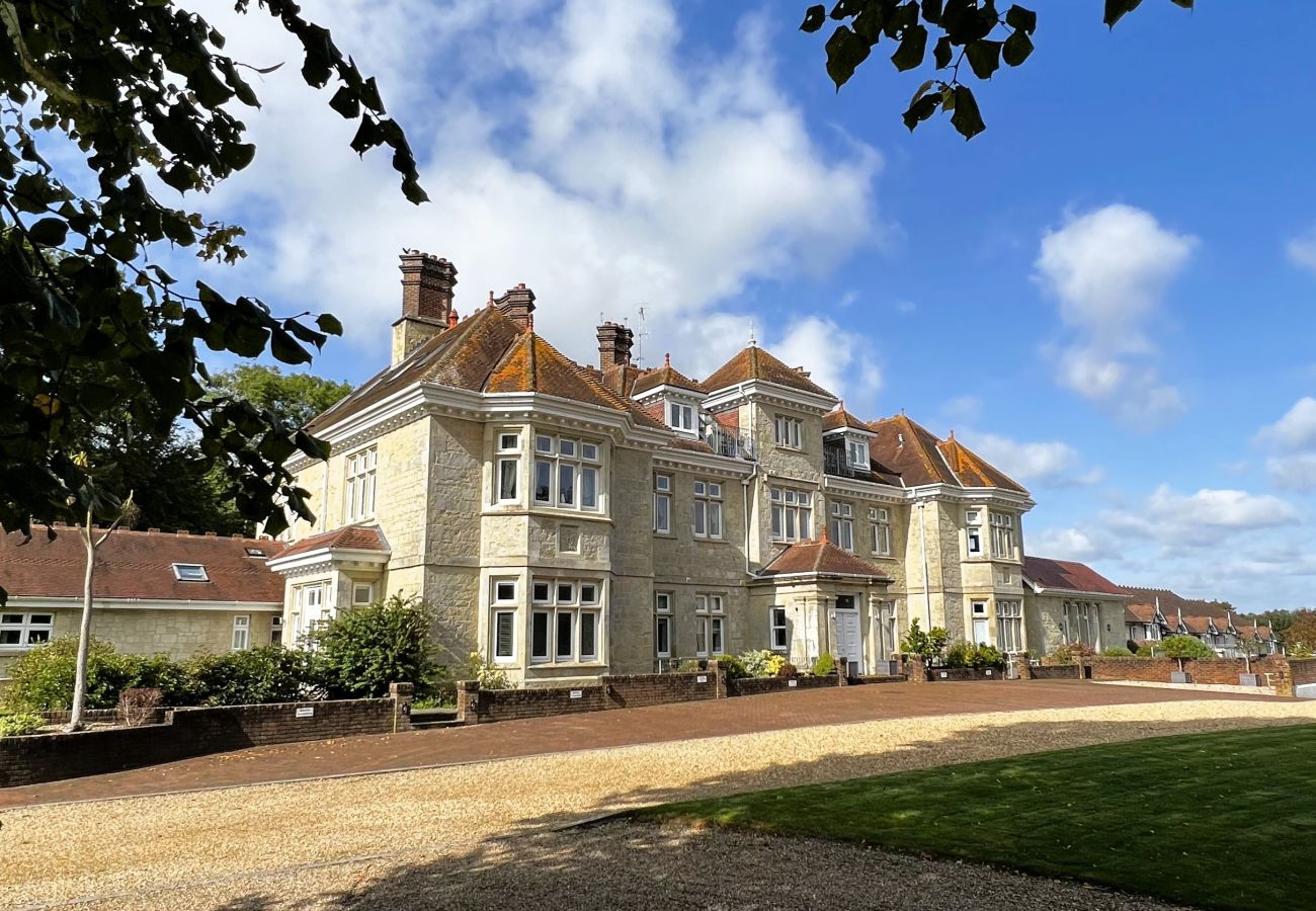 Apartment in Shanklin - 2 Shanklin Manor, The Isle of Wight.