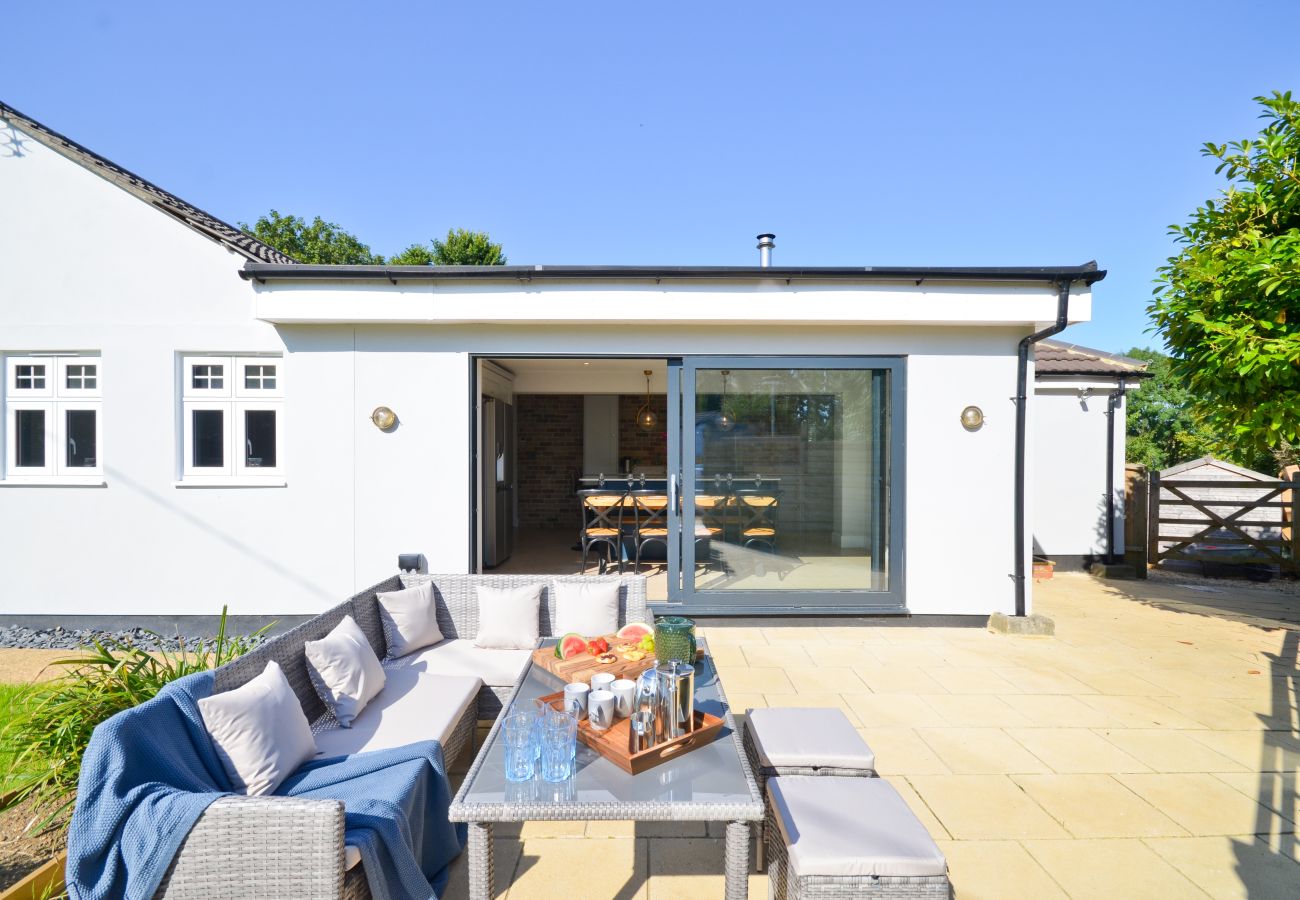   Family and pet-friendly country holiday home with pool Isle of Wight