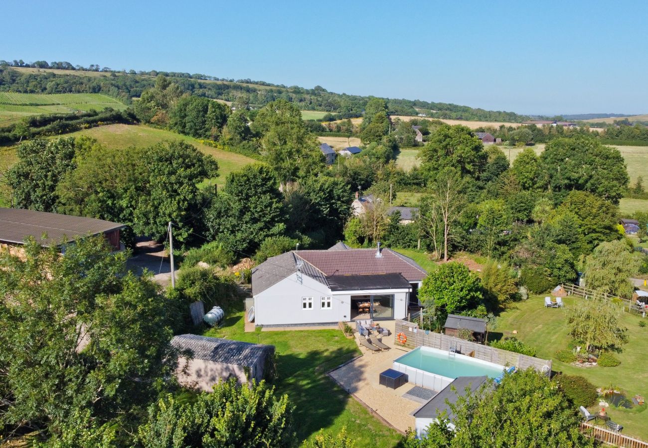 Isle of Wight country retreat with family pool access