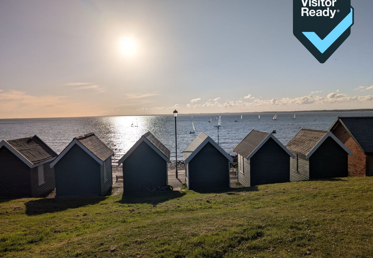 House in Gurnard - Princes Esplanade The Isle of Wight