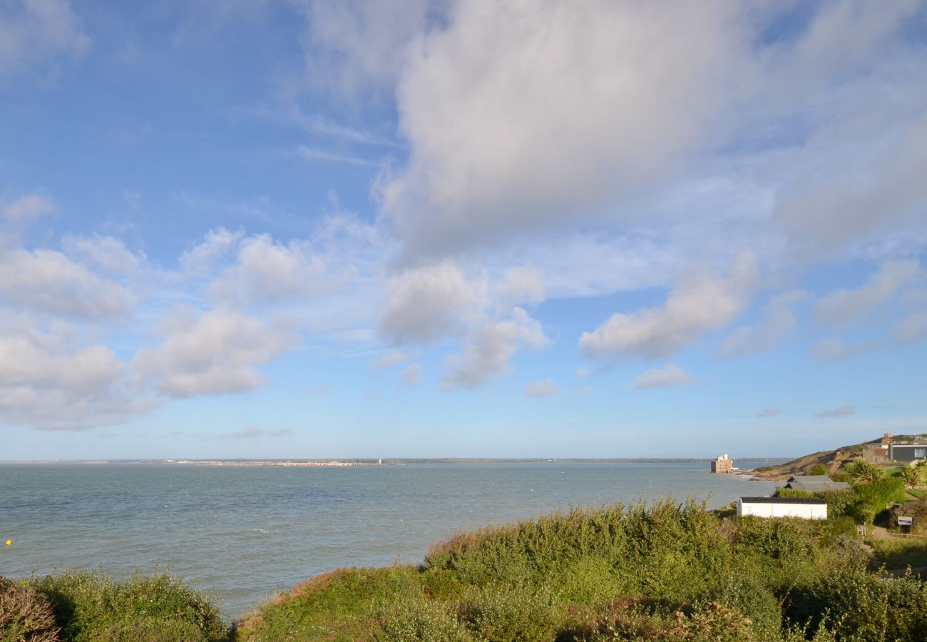 Bungalow in Freshwater - Brambles Farm Bungalow - Isle of Wight