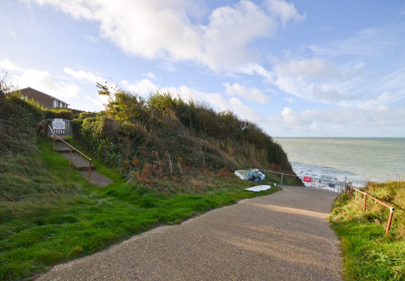 Bungalow in Freshwater - Brambles Farm Bungalow - Isle of Wight