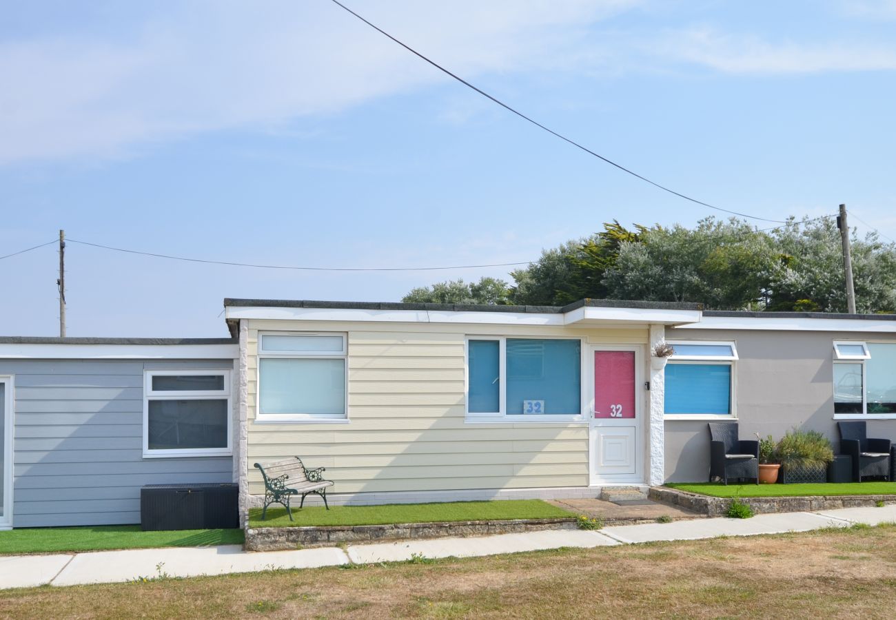 Chalet in Sandown - Seaside Serenity - Isle of Wight