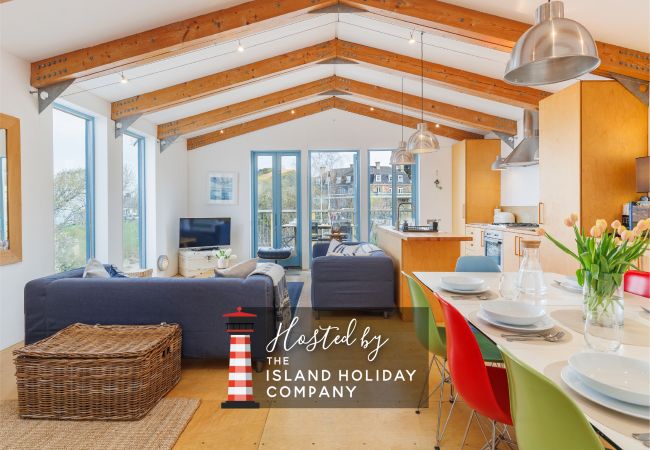 Chalet in Gurnard - The Deck House, Isle of Wight