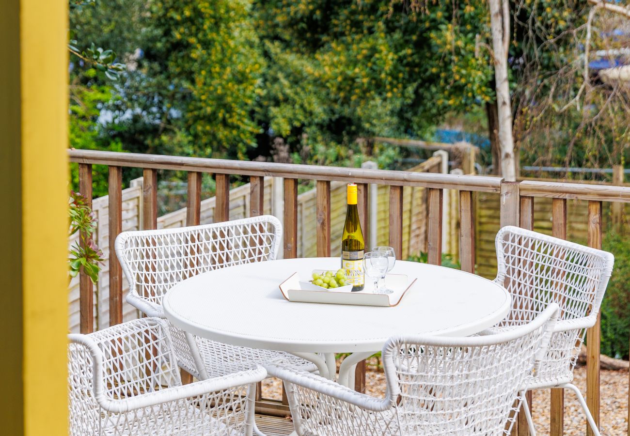 Chalet in Gurnard - The Deck House, Isle of Wight