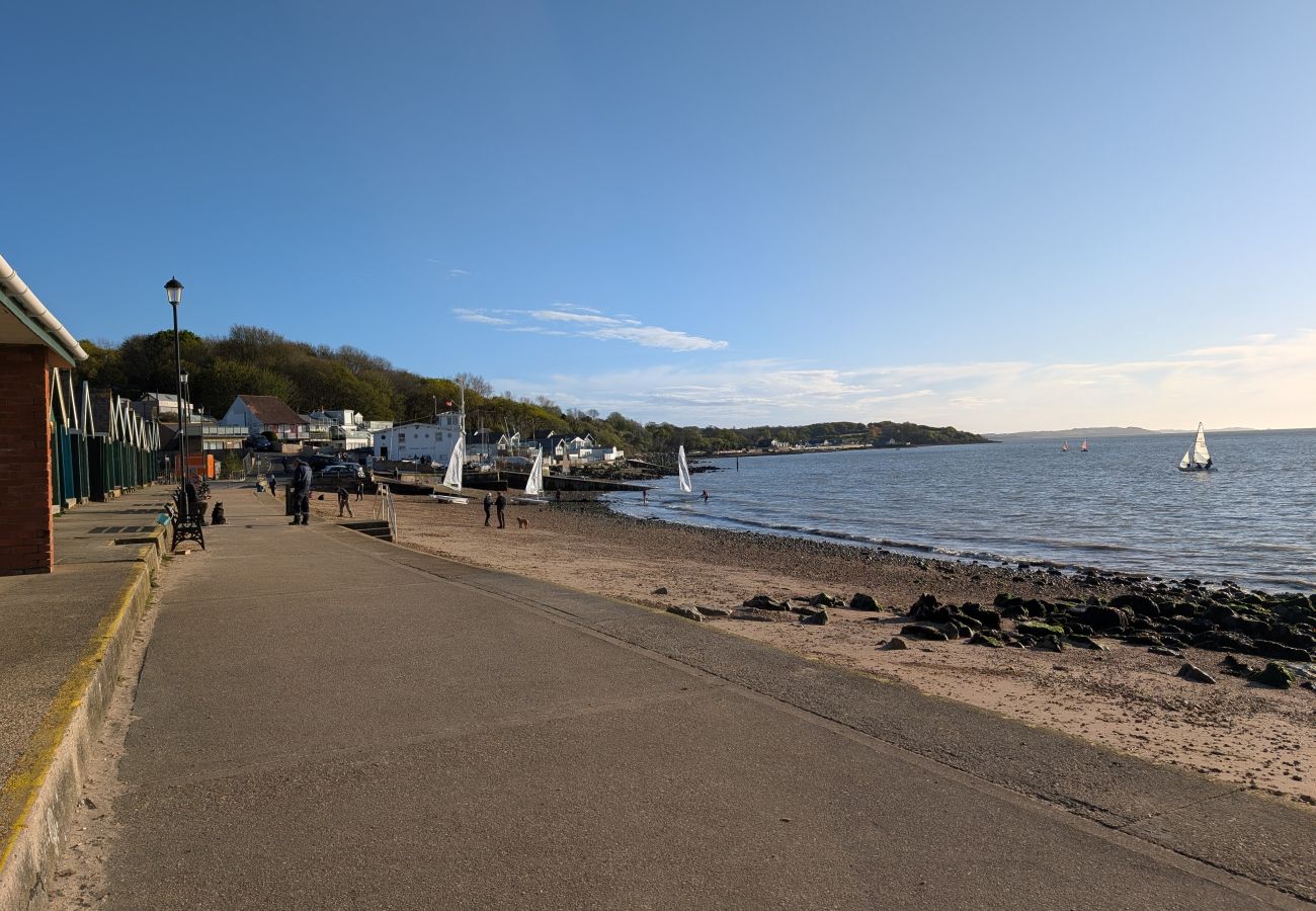 Chalet in Gurnard - The Deck House, Isle of Wight