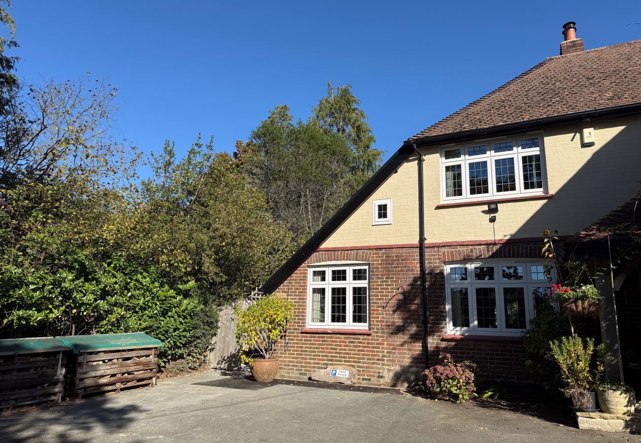 Cottage in Wootton Bridge - Squirrel Haven 