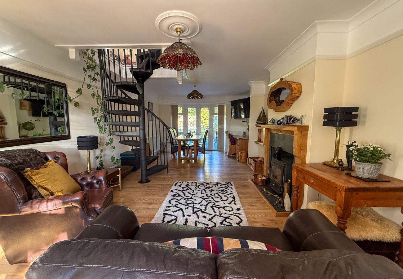 Cottage in Wootton Bridge - Squirrel Haven 