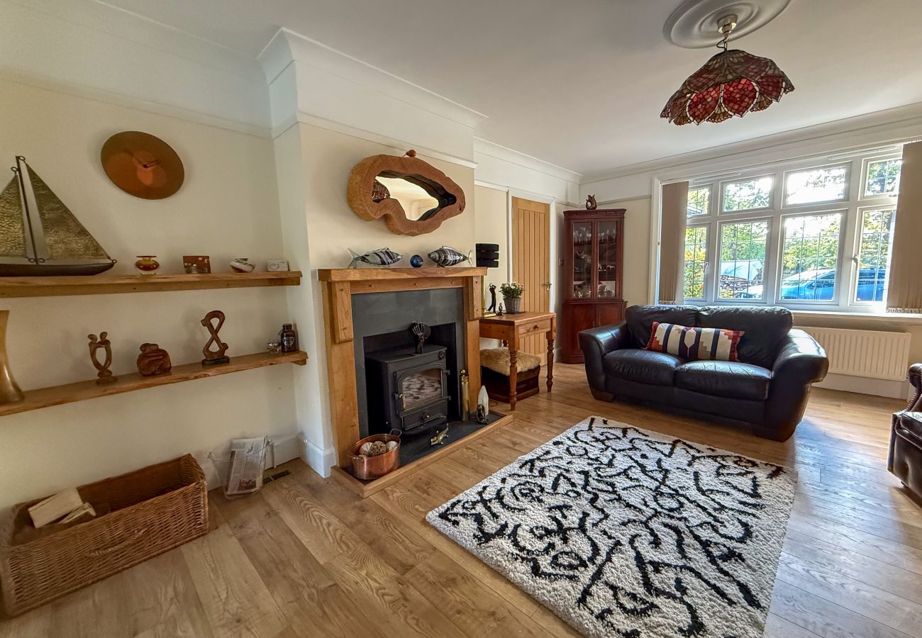 Cottage in Wootton Bridge - Squirrel Haven 