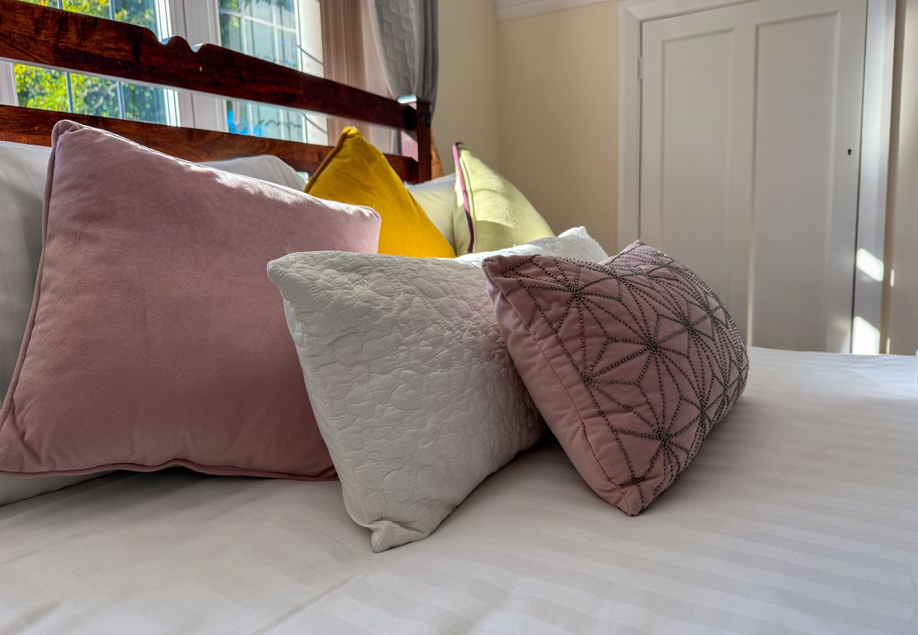 Cottage in Wootton Bridge - Squirrel Haven 