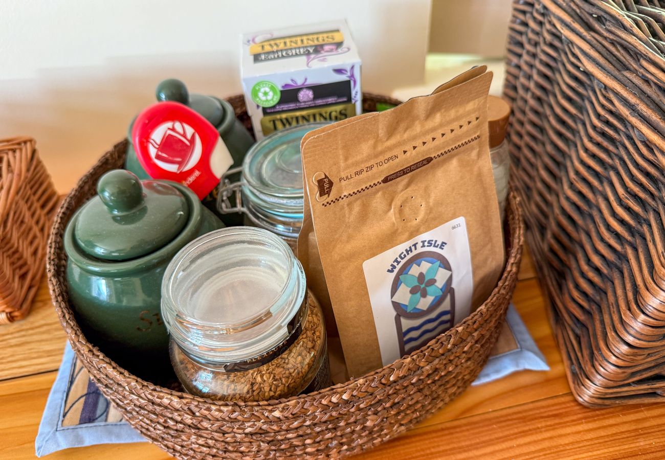 Cottage in Wootton Bridge - Squirrel Haven 