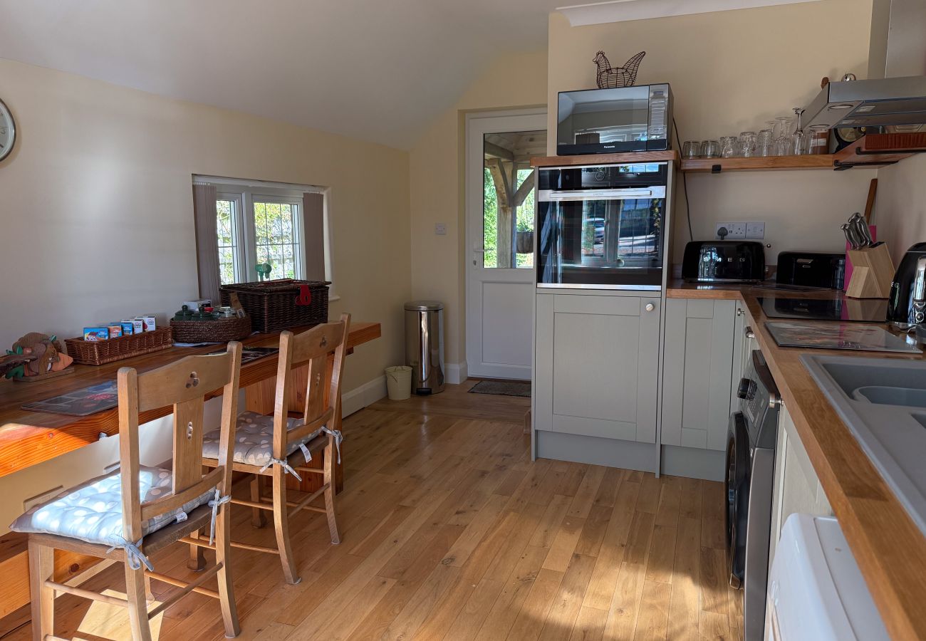 Cottage in Wootton Bridge - Squirrel Haven 