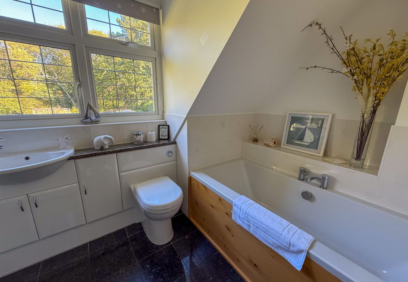 Cottage in Wootton Bridge - Squirrel Haven 