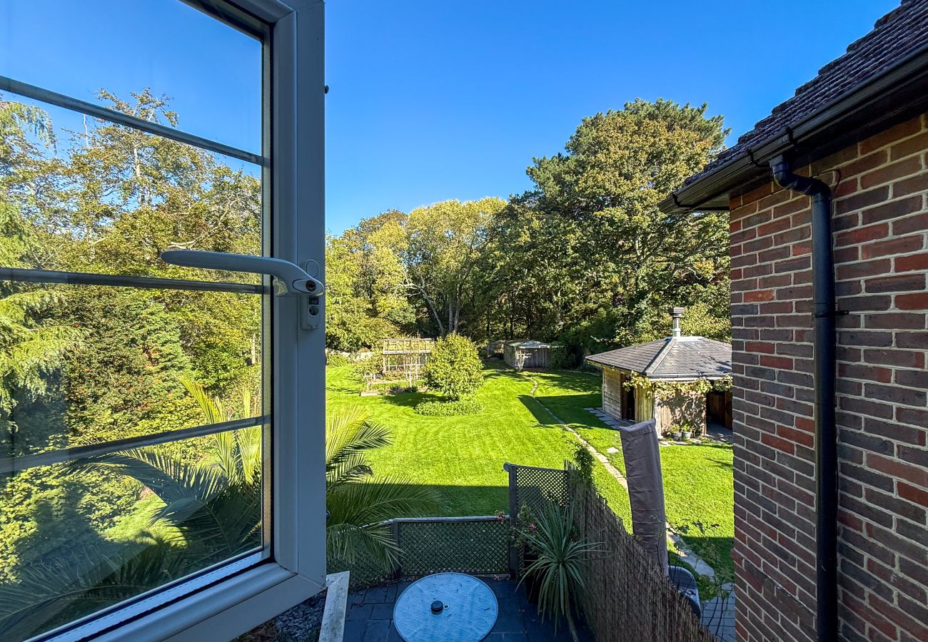 Cottage in Wootton Bridge - Squirrel Haven 