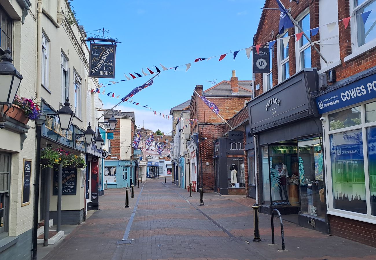 Apartment in Cowes - Solent Garden 