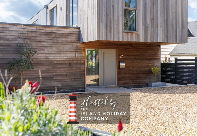 House in Gurnard - Rena's Retreat