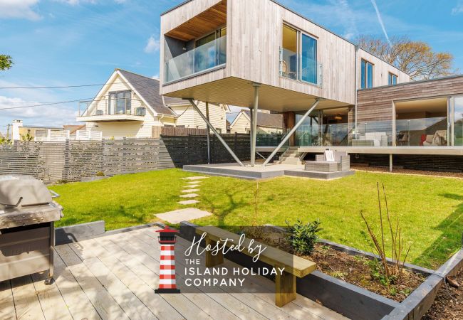 House in Gurnard - Rena's Retreat