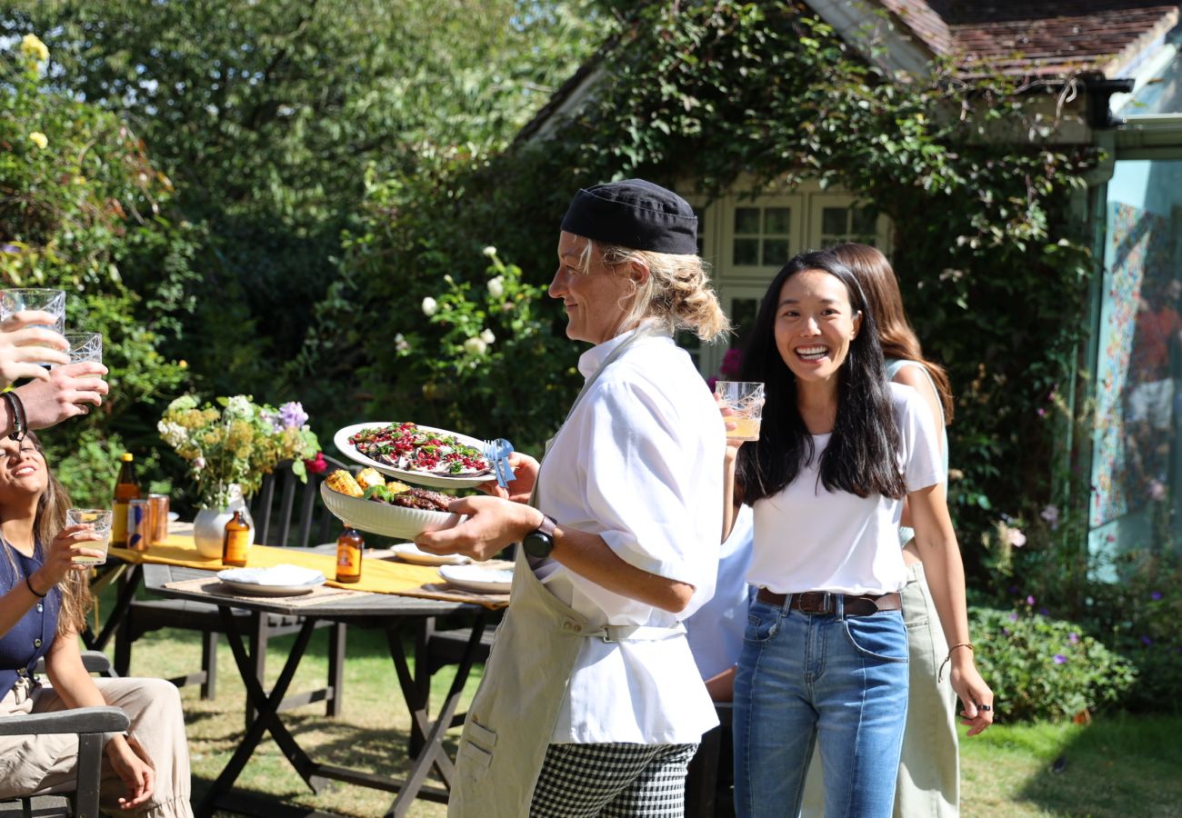 Guests enjoying Yhangry gourmet dining experience at Rena’s Retreat