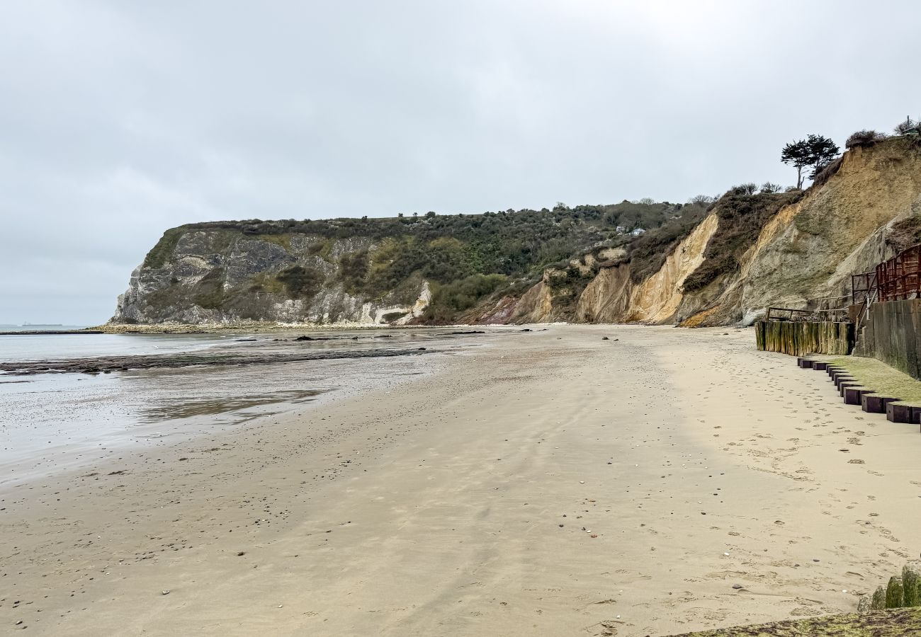 Bungalow in Bembridge - Red Cedars