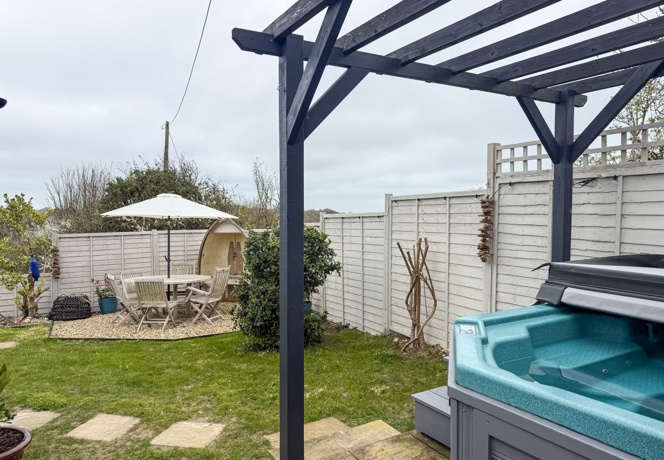 Bungalow in Bembridge - Red Cedars