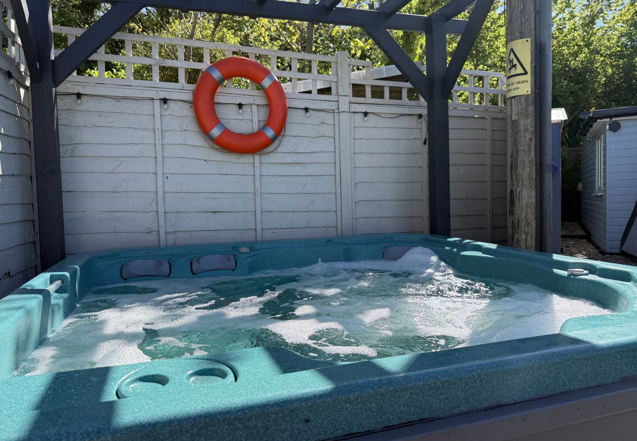 Bungalow in Bembridge - Red Cedars