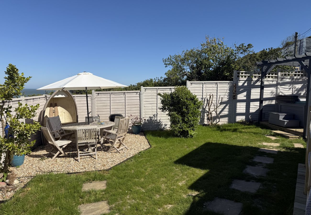 Bungalow in Bembridge - Red Cedars