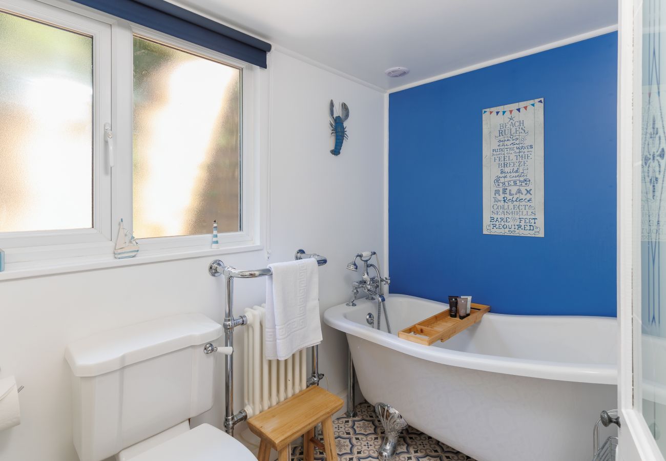 Bungalow in Bembridge - Red Cedars with Private Hot Tub 