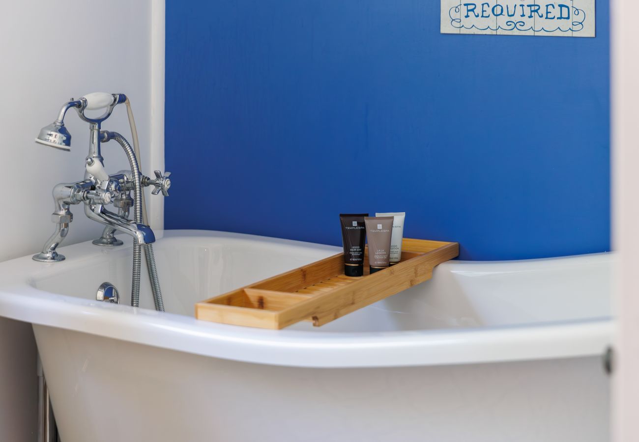 Bungalow in Bembridge - Red Cedars with Private Hot Tub 