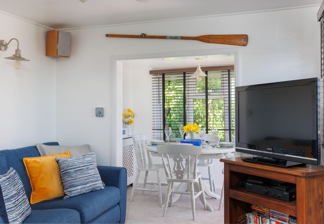 Bungalow in Bembridge - Red Cedars with Private Hot Tub 