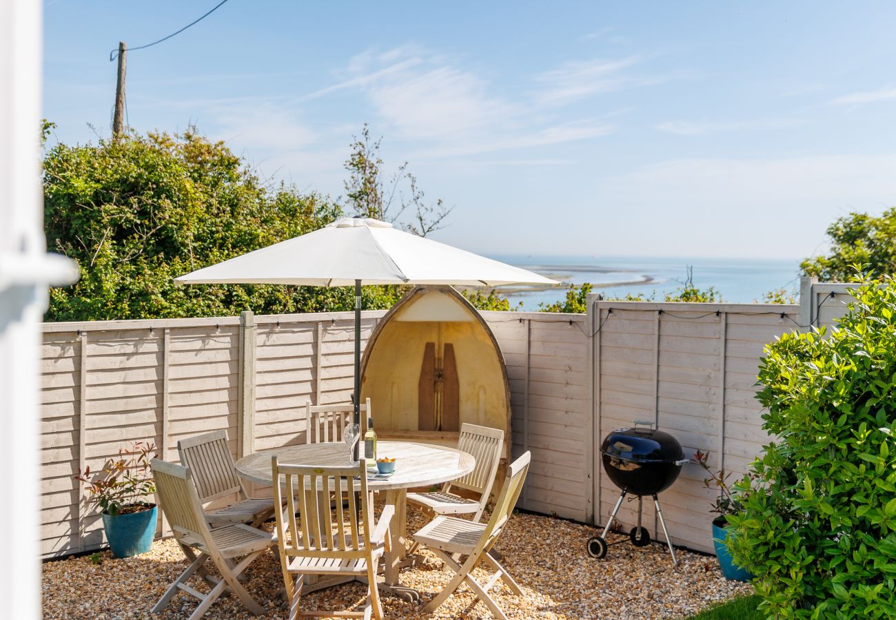 Bungalow in Bembridge - Red Cedars with Private Hot Tub 