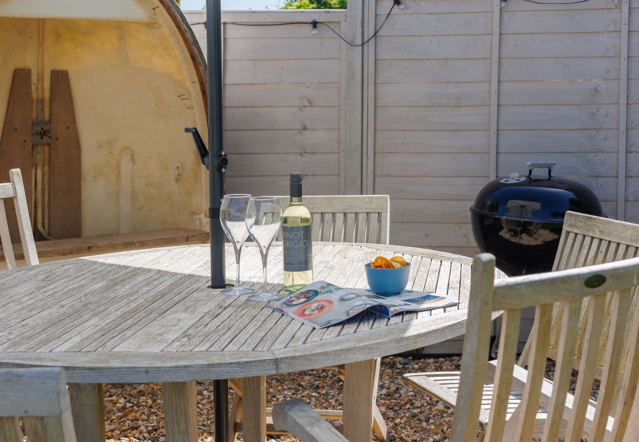Bungalow in Bembridge - Red Cedars with Private Hot Tub 