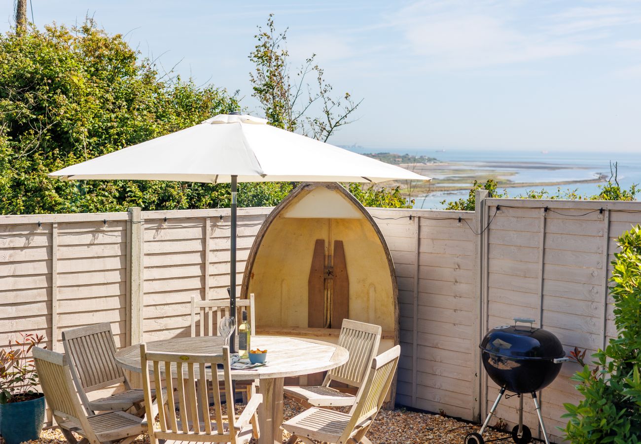 Bungalow in Bembridge - Red Cedars with Private Hot Tub 