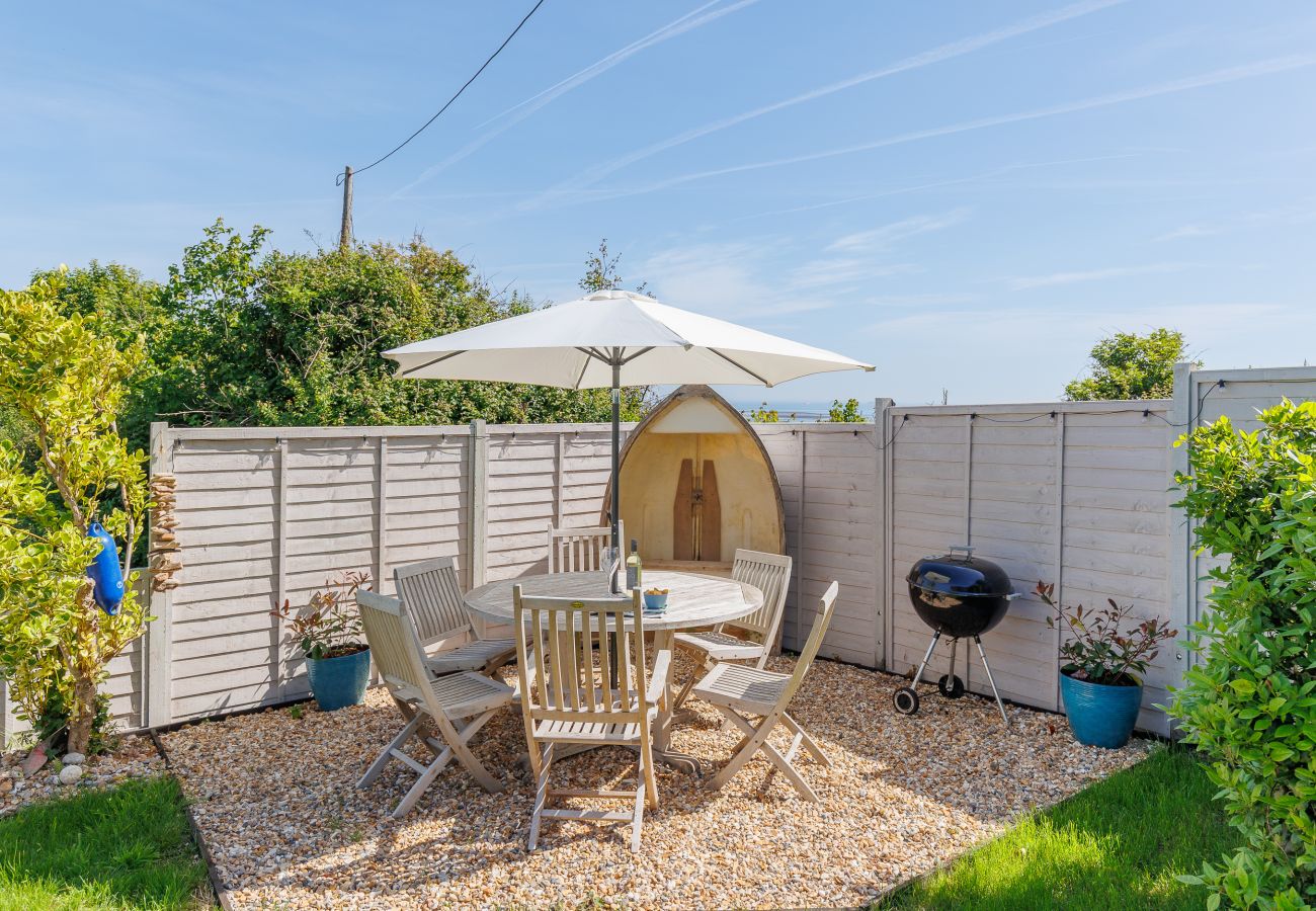Bungalow in Bembridge - Red Cedars with Private Hot Tub 