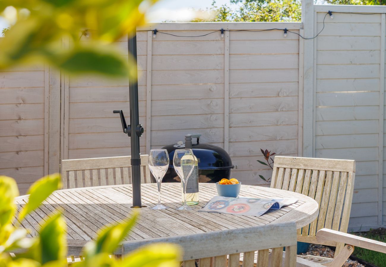 Bungalow in Bembridge - Red Cedars with Private Hot Tub 