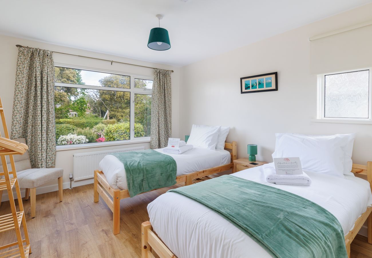 Bungalow in Freshwater - Westway
