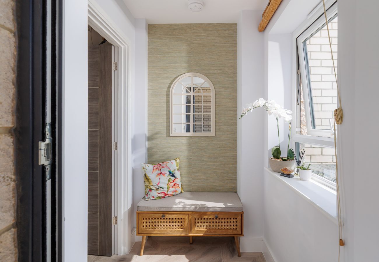 Welcoming entrance hallway leading into Hummingbird, a ground-floor apartment on Sandown seafront.