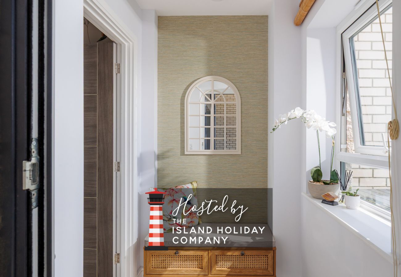 Welcoming entrance hallway at Hummingbird, a two-bedroom ground-floor apartment on Sandown seafront.